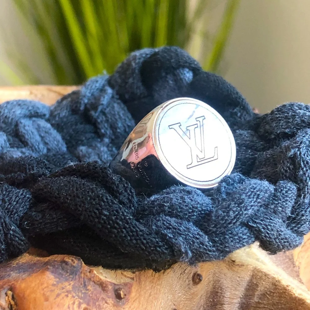⭐️ Louis Vuitton Horn Signet Ring size 8.5 - Picture 6 of 8